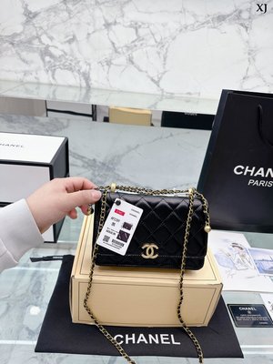 —Chanel 雙金球 woc 發財包 小香牛皮最近好多明星都在背Chanel 19 這款包是由 NO29649