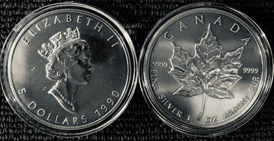1990年1盎司加拿大楓葉銀幣9999純銀銀幣的邊緣是‘ELIZABETH Il’5圓字樣