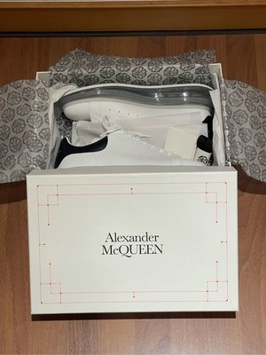 Alexander McQueen 黑尾氣墊小白鞋