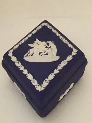 Wedgwood Jasper 海軍藍珠寶盒