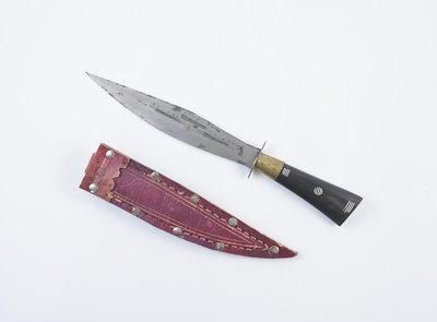 《玖隆蕭松和 挖寶網R》A倉 金屬 牛角柄 頭目刀 原住民刀 刀具 擺件  (16217)