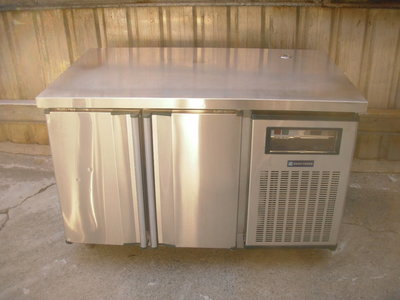 九成新    元昌      四尺氣冷式為冷藏工作台冰箱