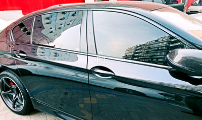 【車王汽車精品百貨】寶馬 BMW 5系 F10 520 528 530 黑鈦 曜夜版 黑武士 車窗飾條  全窗飾條