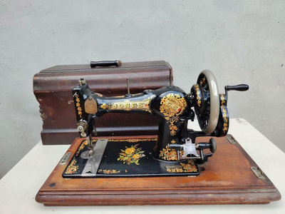 1900年代英國古董老瓊斯Jones 機械手搖縫紉機