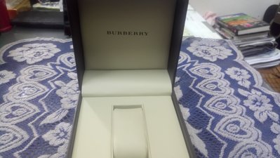 真品// 知名品牌 大款 BURBERRY*3 深咖啡色 錶盒+錶枕