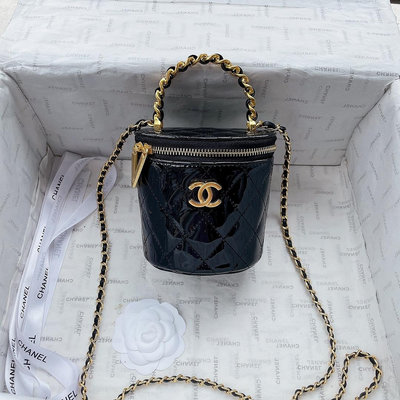【二手】185 Chanel2022S秋冬新款手提圓桶包現貨，油蠟皮搭配復古金色