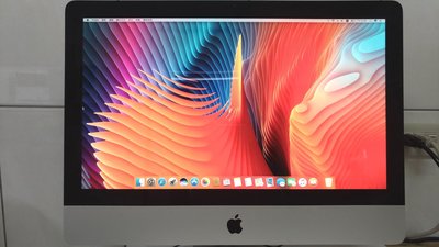Apple iMac 21.5吋 一體成型厚機 電腦主機 C2D 3.06G8GB大記憶體 固態SSD 240GB文書繪圖 色澤鮮艷