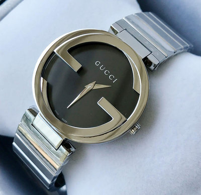 GUCCI Interlocking G 黑色錶盤 銀色不鏽鋼錶帶 石英 女士手錶 YA133307