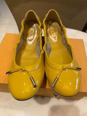 全新專櫃正品 TOD' S  漆皮平底娃娃鞋 豆豆鞋 芭蕾舞鞋 尺寸24/37.5 黃色