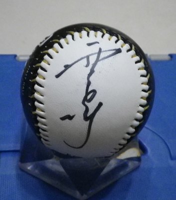 棒球天地----中信兄弟 張正偉 簽名2016上半季冠軍限量紀念球.字跡漂亮