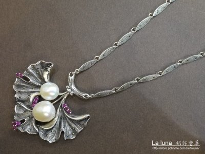 【La luna 銀飾豐華】收藏級典雅銀杏葉天然紅寶不規則珍珠純銀項鍊(N826)