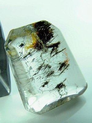 [Disk水晶][稀有收藏品]狂風吹 - 黑髮水晶牌墜AC-59(高32寬26厚10mm重14.2克)