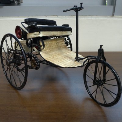 二手 鐵製 世界第一輛汽車模型 賓士一號 奔馳一號 裝飾 擺設 老爺車 三輪車