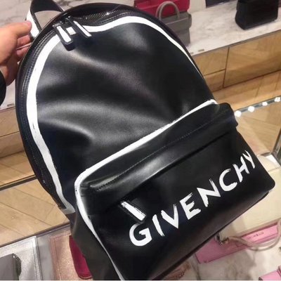【二手正品】Givenchy 紀梵希 牛皮 白色線條邊飾字母塗鴉款雙肩包 後背包 實拍 有現貨