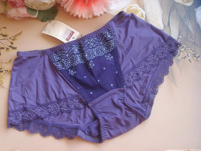 紫色🎉華歌爾 莎薇 內褲 M號 🌹心機魔力扣系列配褲 親膚 舒適 好穿 平口褲~紫水晶