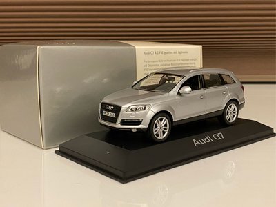 Audi Q7 4.2FSI quattro 1:43 原廠精品模型車