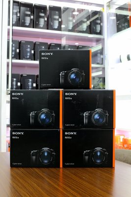 Sony/索尼 DSC-RX10M4 黑卡4 RX10M4 相機 24-600 長焦蔡司鏡頭