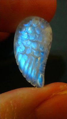 天然玻璃體藍光月光石立體翅膀雙面彫墜子（附925純銀扣頭）