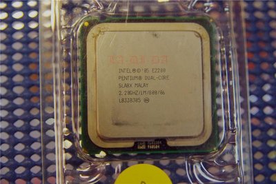 Intel Pentium E2200 775腳位 C074 C82 C130 C137 C258