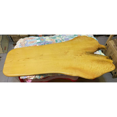 (5)難得的黃檜大桌板台灣黃檜扁柏HINOKI黃檜板黃檜桌子/屏風/壁掛雕刻都漂亮 閃光瘤花重油料 兩面都可以用都很漂亮