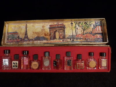 古玩軒~80年代收藏品.早期Parfums De France香水版一盒10瓶~擺飾~JJJ770
