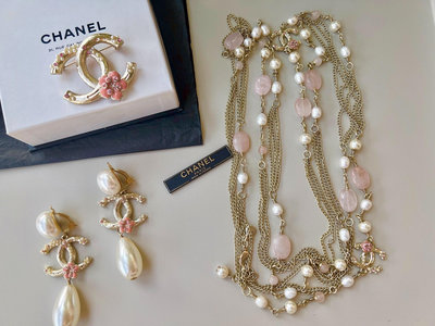 Chanel 香奈兒vintage中古粉色珍珠琺瑯山茶花毛衣項鍊耳夾胸針套裝