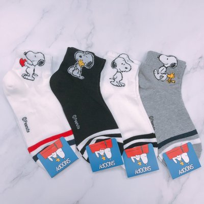 韓國襪子 史奴比 Snoopy 中筒襪 立體弧形