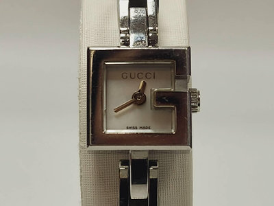 【發條盒子H1008】GUCCI 古馳 G Mini G型小款 黑面石英 經典皮繩錶款 102