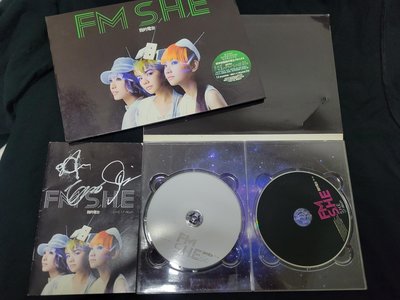 S.H.E 我的電台 3人簽名版，FM S.H.E我的電台CD+DVD,只有ㄧ張 割愛出清