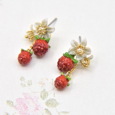 【King女王代購】Les Nereides 法國 les n手工琺瑯 白色花朵 草莓 小紅莓流蘇耳釘耳環耳夾