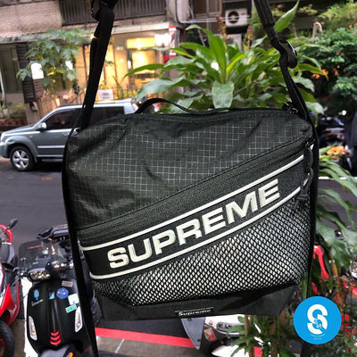正品 2023 Supreme 3D Logo Shoulder Bag 側背包 單肩包 小方包 防潑水 抗撕裂 黑