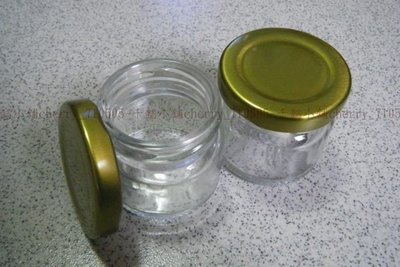 千懿小舖~透明玻璃小瓶罐32入-透明圓型玻璃瓶罐。天氣瓶/藥膏罐/果醬瓶/小容器--金色蓋子-約４５ｃｃ