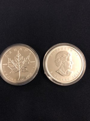 εїз 萬里酷幣~   2011年或2012年 加拿大楓葉1盎司銀幣1枚 9999銀