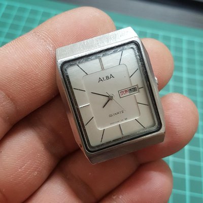 ＜行走中＞＜雙顯＞ALBA 高級老錶 不鏽鋼殼 石英錶 日本錶 老錶 E01