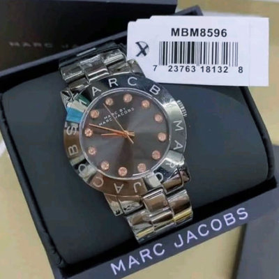 MARC BY MARC JACOBS Amy 鐵灰色錶盤 水鑽刻度 鐵灰色不鏽鋼錶帶 石英 女士手錶 MBM8596