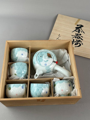 日本回流 有田燒 浮雕彩繪花卉茶具套組 一壺五杯，球形出水口