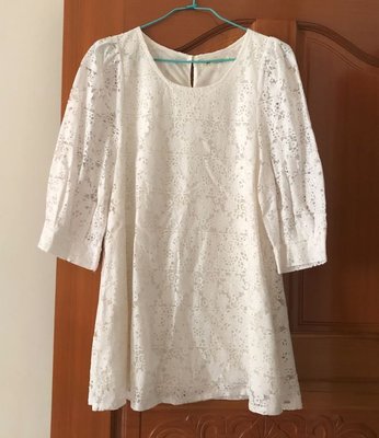 (J14) PUREBRED 純白圓領傘狀清秀甜美蕾絲設計簍空七分袖長版上衣~~99元起標~~