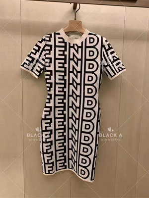 【BLACK A】FENDI by Marc Jacobs 2023夏季聯名系列 黑白字母針織連身裙 顯瘦 價格私訊