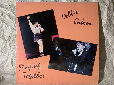 美國玉女創作歌手-黛比吉布森-窩在一起 12” 二手混音單曲黑膠(美國高音質盤） Debbie Gibson - Staying Together