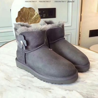 美國代購澳洲 UGG 花朵側邊裝飾系列 真皮羊皮毛保暖靴 雪靴 短筒靴 潮流單品 OUTLET