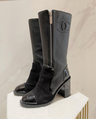 Chanel 黑色麂皮+漆皮+牛皮拼 銀色拉鍊粗跟靴 37.