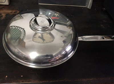 WMF    德國製   平底鍋  湯鍋    出售物如圖  有使用痕跡/刮痕/小凹        二手品 完美者勿標    品相如圖