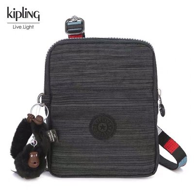 【熱賣精選】 Kipling 猴子包 亞麻黑 彩色背帶 K12582 mini 手機包 隨身包 斜背包 護照 旅行