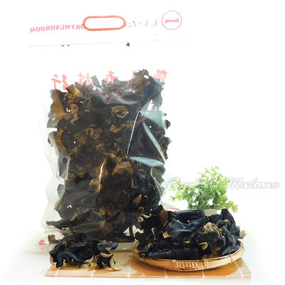 -台灣黑木耳片(600公克)- 太空包種植，無農藥殘留，厚度厚，質硬膠質多，黑面白背，可熬出膠質做黑木耳露，炒菜也不錯。