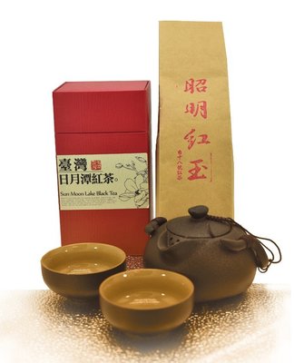 日月潭紅玉紅茶(台茶十八號) 亮紅清澈的茶色茶湯，猶如茶中的紅寶石，入口醇香回甘。