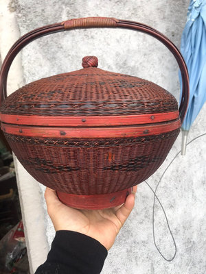 骨董 古董 竹編，清代紅飯籃，雙層，以前送飯菜的籃子，工很細，像是編錯了