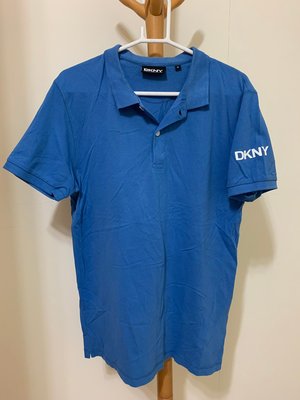 衣市藍~DKNY 短袖POLO衫 (M~藍色~) (210804)