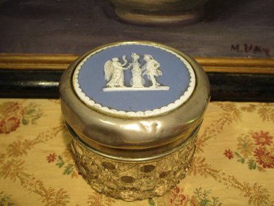 歐洲古物時尚雜貨 老件 玻璃罐 藍色金屬蓋子 天使戰士 人物圖騰 擺飾品 古董收藏