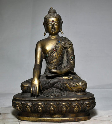 藏傳銅佛像，鎏金鑲珠子釋迦摩尼造像，胎體厚重，敦厚溫和，古樸大氣·居家佛堂擺件收藏·高20公分寬15公分重量458