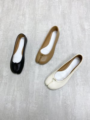 【現貨免運】tabi豬蹄分趾鞋真皮法式復古淺口平底羊皮芭蕾舞黑白色單鞋女